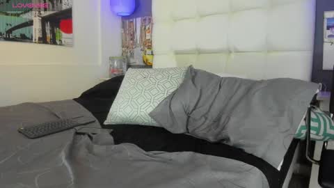 Yiyo online show from 5, 1, 2025