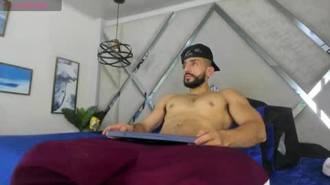 Yiyo online show from 10, 1, 2025