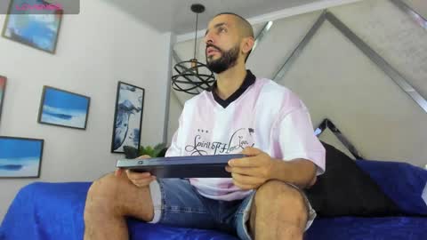 Yiyo online show from 15, 1, 2025