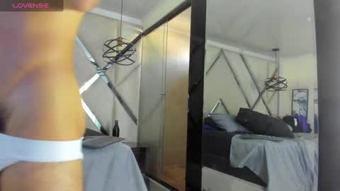 Yiyo online show from 6, 3, 2025