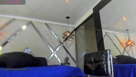 Yiyo online show from 12, 3, 2025