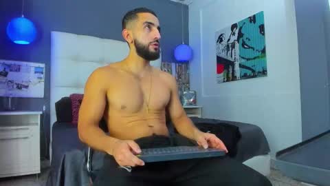 Yiyo online show from 3, 12, 2025