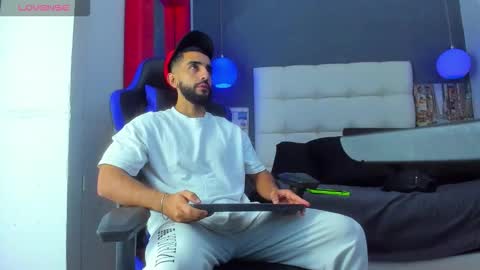 Yiyo online show from 15, 12, 2025