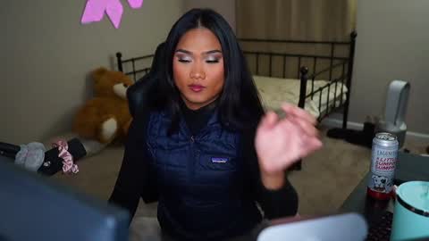 Palmela Handerson online show from 25, 12, 2024