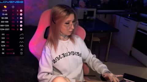 Snapshot of yngmilf_ chatting on 8, 1, 2025 online show from 8, 1, 2025