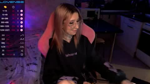 Snapshot of yngmilf_ chatting on 9, 1, 2025 online show from 9, 1, 2025