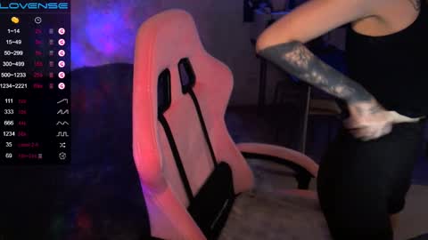 Snapshot of yngmilf_ chatting on 18, 2, 2025 online show from 18, 2, 2025