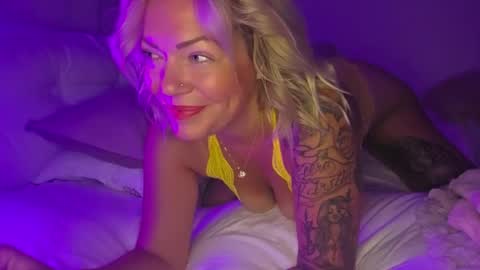 Yogiblondebangme online show from 9, 8, 2026
