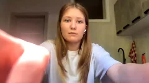 Snapshot of yolandaleduc chatting on 23, 6, 2026 Kira online show from 23, 6, 2026