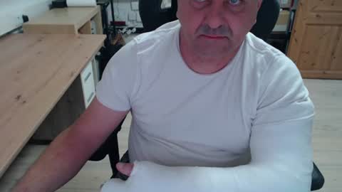 yoschi1976 online show from 26, 10, 2025