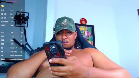 Snapshot of yosoy_enzo2020 chatting on 5, 11, 2025 Enzo online show from 5, 11, 2025