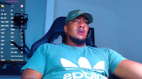 Snapshot of yosoy_enzo2020 chatting on 13, 11, 2025 Enzo online show from 13, 11, 2025