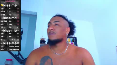 Snapshot of yosoy_enzo2020 chatting on 22, 11, 2025 Enzo online show from 22, 11, 2025