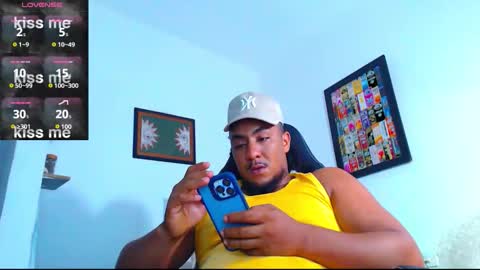 Snapshot of yosoy_enzo2020 chatting on 21, 12, 2025 Enzo online show from 21, 12, 2025