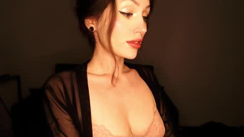 Snapshot of you_deserve chatting on 4, 1, 2025 Sophie online show from 4, 1, 2025