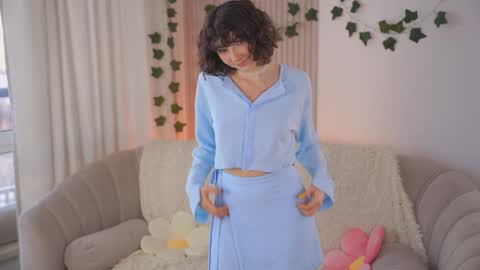 Snapshot of you_fell_in_love chatting on 21, 12, 2024 Elizabeth brunette -- Darline blonde  online show from 21, 12, 2024