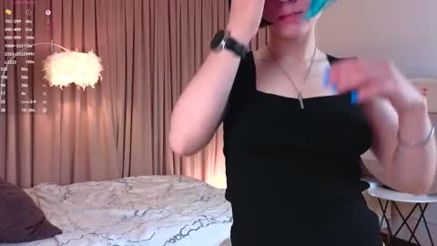 Snapshot of you_fell_in_love chatting on 20, 9, 2025 Elizabeth brunette -- Darline blonde  online show from 20, 9, 2025