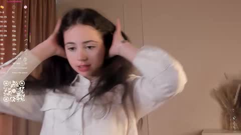 Snapshot of you_fell_in_love chatting on 28, 9, 2025 Elizabeth brunette -- Darline blonde  online show from 28, 9, 2025