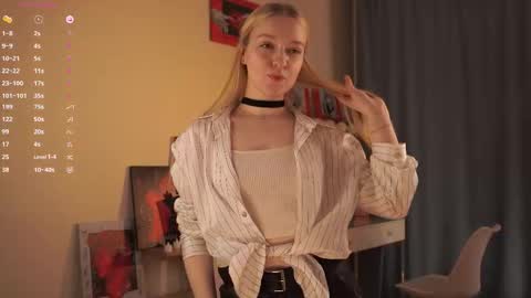 Snapshot of you_fell_in_love chatting on 21, 10, 2025 Elizabeth brunette -- Darline blonde  online show from 21, 10, 2025