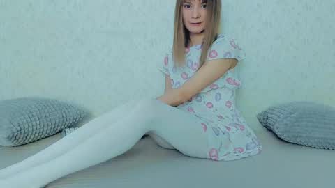 Lily online show from 4, 3, 2025