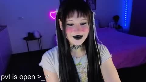 Snapshot of your_little_eva chatting on 10, 9, 2025 Eva online show from 10, 9, 2025