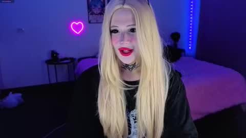 Snapshot of your_little_eva chatting on 2, 10, 2025 Eva online show from 2, 10, 2025