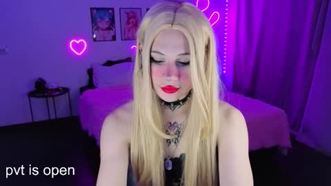 Snapshot of your_little_eva chatting on 5, 10, 2025 Eva online show from 5, 10, 2025