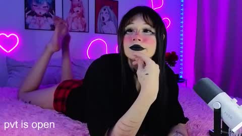 Snapshot of your_little_eva chatting on 30, 10, 2025 Eva online show from 30, 10, 2025