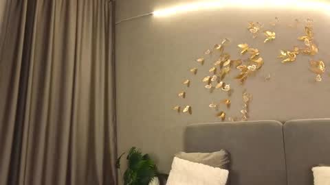 Jessica Loyd online show from 3, 3, 2025