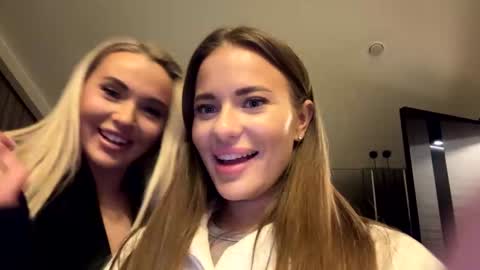 Snapshot of your_wild_lexi chatting on 15, 12, 2025 Alexis online show from 15, 12, 2025