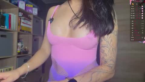 Snapshot of yourcharmingmia chatting on 8, 11, 2025 Mia online show from 8, 11, 2025