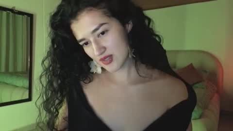 yourdreamgirl2025 online show from 9, 5, 2026