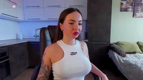 Snapshot of yourfantasywild chatting on 4, 2, 2025 Sue online show from 4, 2, 2025