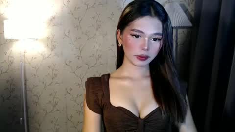 Snapshot of yourfavoratesunshine chatting on 14, 10, 2025 Sunshine online show from 14, 10, 2025