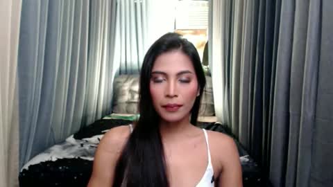 yourprettybella_ts online show from 3, 11, 2025