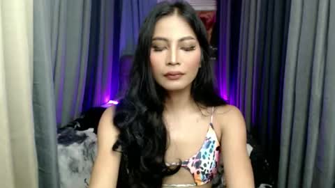 yourprettybella_ts online show from 9, 11, 2025