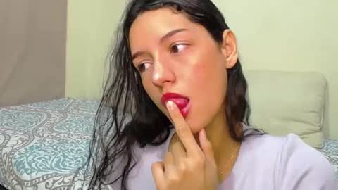 Snapshot of yoursexy18lover chatting on 15, 10, 2025 Lina and roberth online show from 15, 10, 2025