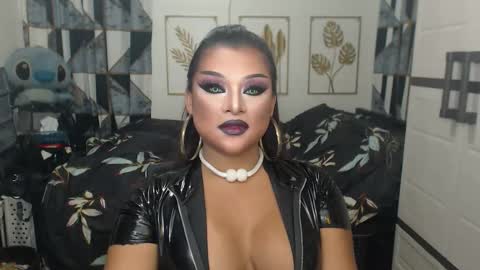 Snapshot of yourtrannyqueenxxx chatting on 15, 9, 2025 Anastacia Grey  online show from 15, 9, 2025
