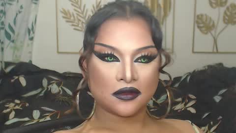 Snapshot of yourtrannyqueenxxx chatting on 12, 10, 2025 Anastacia Grey  online show from 12, 10, 2025
