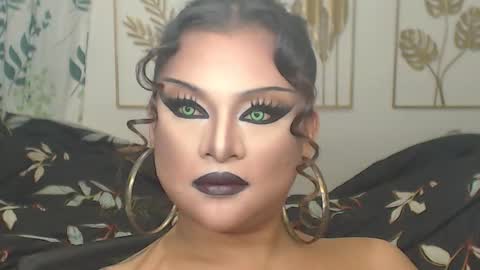 Snapshot of yourtrannyqueenxxx chatting on 12, 10, 2025 Anastacia Grey  online show from 12, 10, 2025