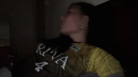 yrdrmgrl_jennie26 online show from 18, 11, 2025