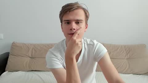 Yue Lang and Samm online show from 8, 10, 2025