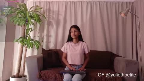 yuliethpetite online show from 17, 11, 2025