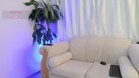 yuliethpetite online show from 13, 7, 2026
