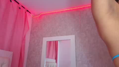 Snapshot of yulissa_girls chatting on 17, 7, 2026 yulissa_girls online show from 17, 7, 2026