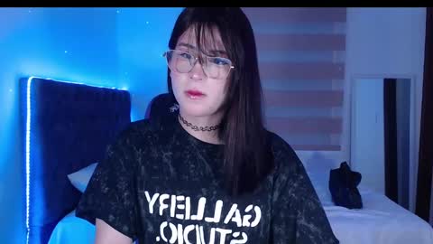 Snapshot of yuri_stars chatting on 9, 2, 2025 Yuri Stars online show from 9, 2, 2025