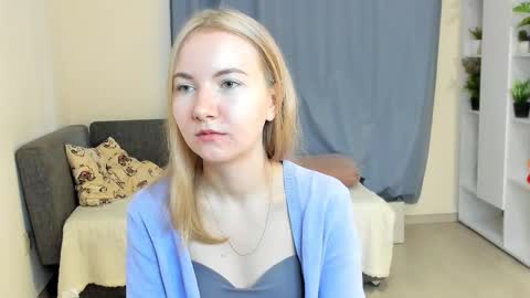 Snapshot of yuricazel chatting on 8, 11, 2025 Alesia online show from 8, 11, 2025