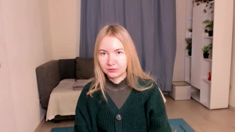 Snapshot of yuricazel chatting on 17, 11, 2025 Alesia online show from 17, 11, 2025