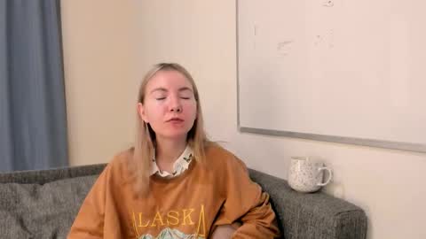 Snapshot of yuricazel chatting on 18, 12, 2025 Alesia online show from 18, 12, 2025