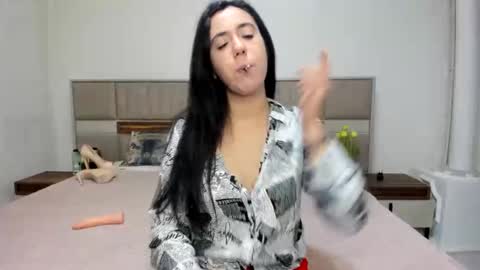 yvonnebabe online show from 6, 1, 2025